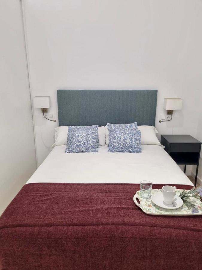 Apartamentos Rg Hospital Valme Севілья Екстер'єр фото