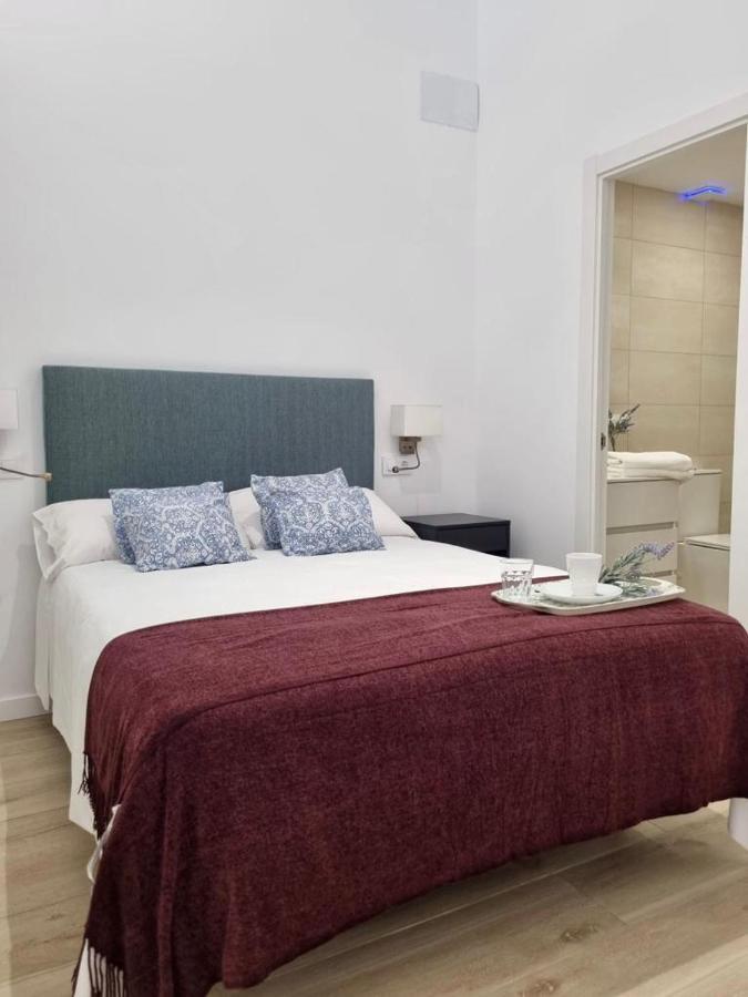Apartamentos Rg Hospital Valme Севілья Екстер'єр фото