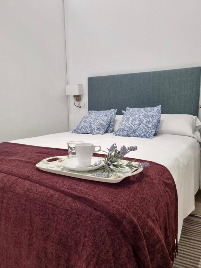 Apartamentos Rg Hospital Valme Севілья Екстер'єр фото