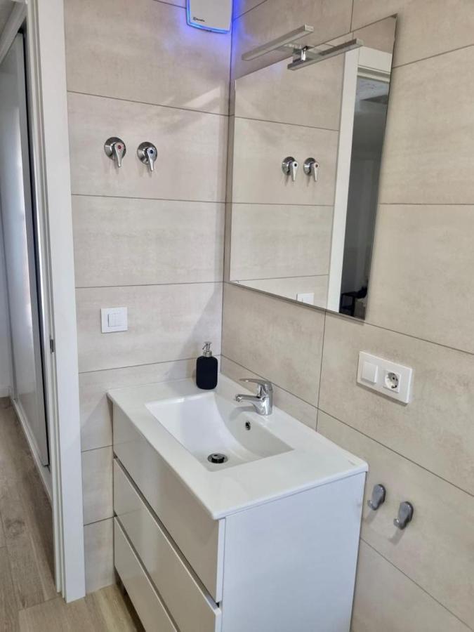 Apartamentos Rg Hospital Valme Севілья Екстер'єр фото