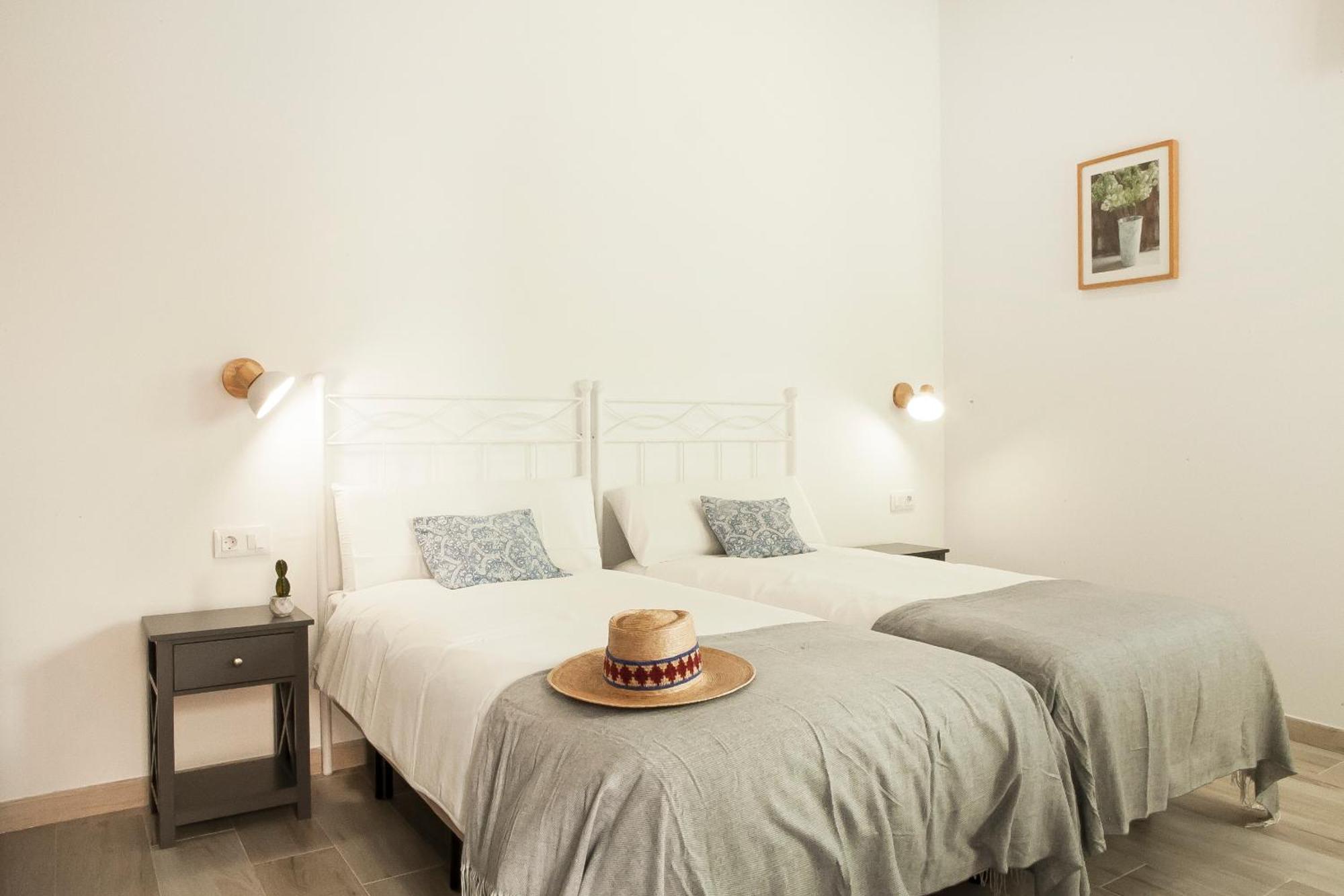 Apartamentos Rg Hospital Valme Севілья Екстер'єр фото