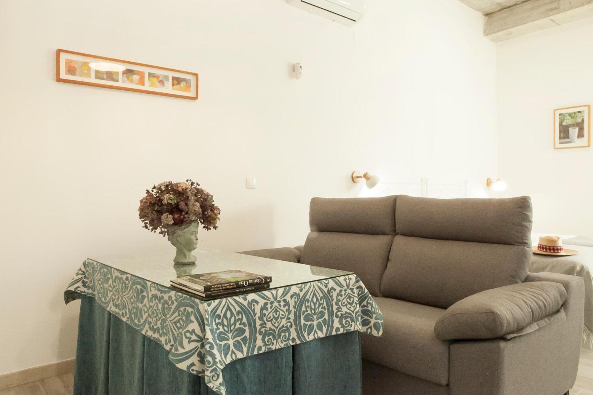 Apartamentos Rg Hospital Valme Севілья Екстер'єр фото
