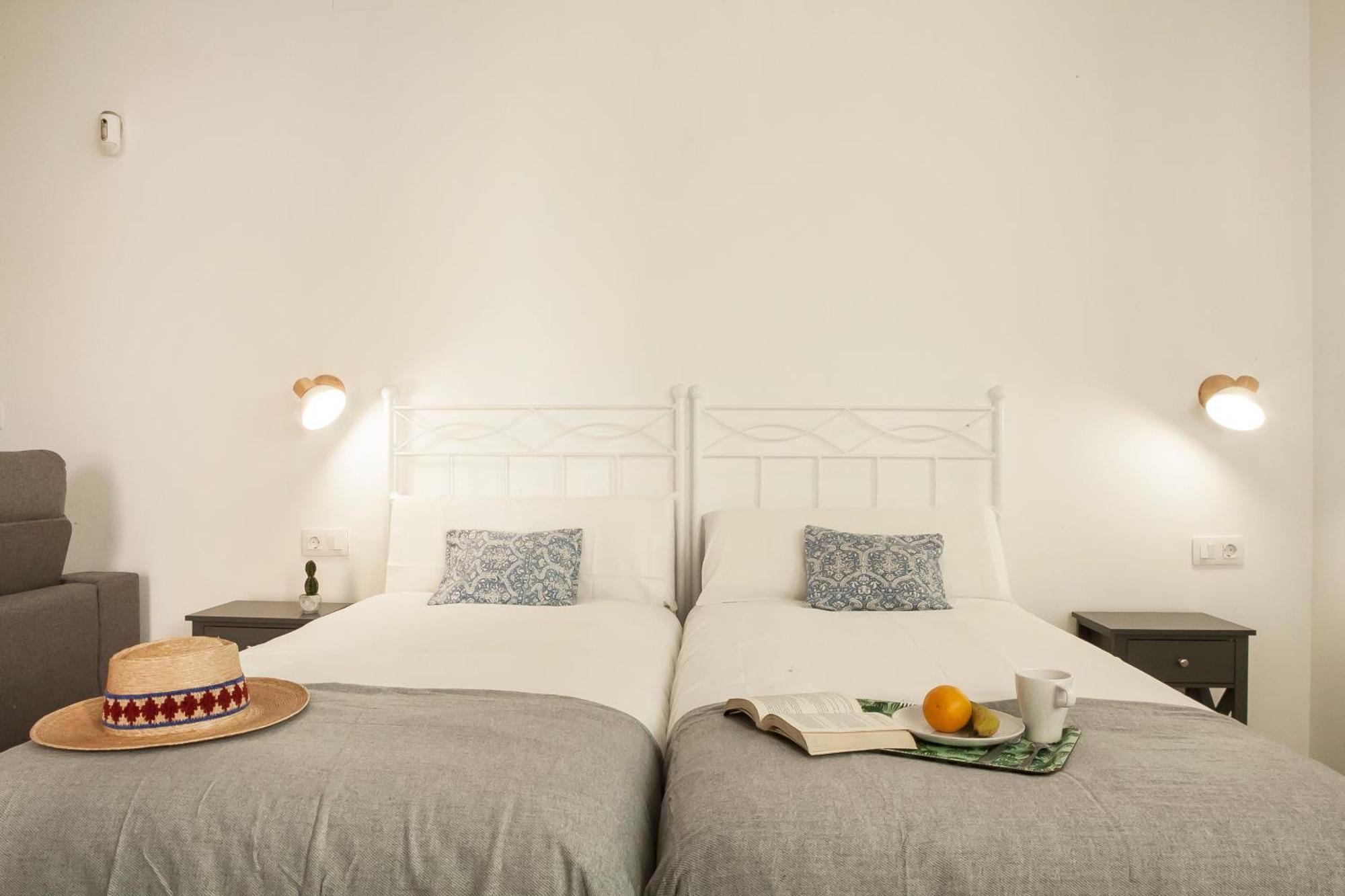 Apartamentos Rg Hospital Valme Севілья Екстер'єр фото