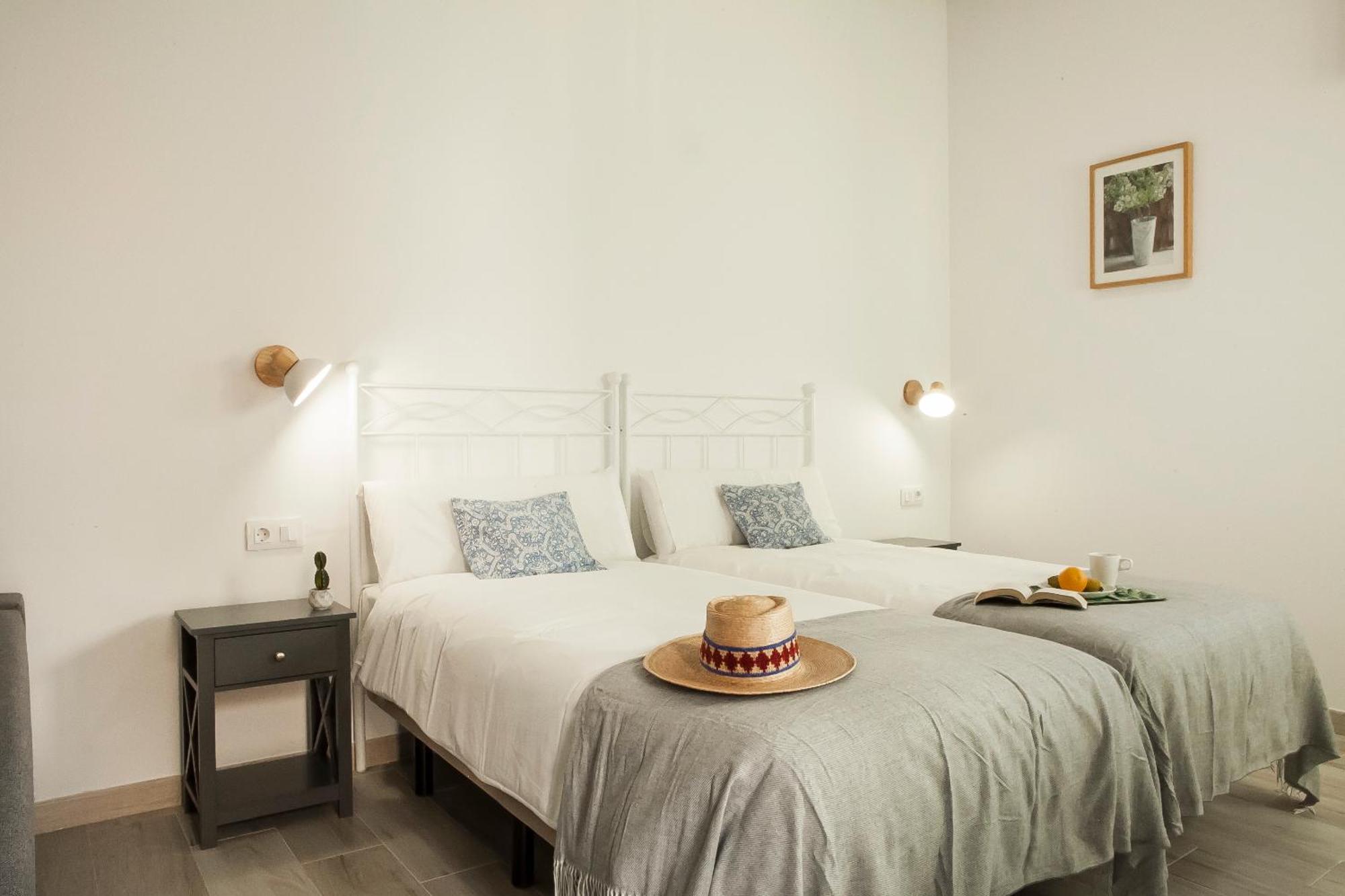 Apartamentos Rg Hospital Valme Севілья Екстер'єр фото