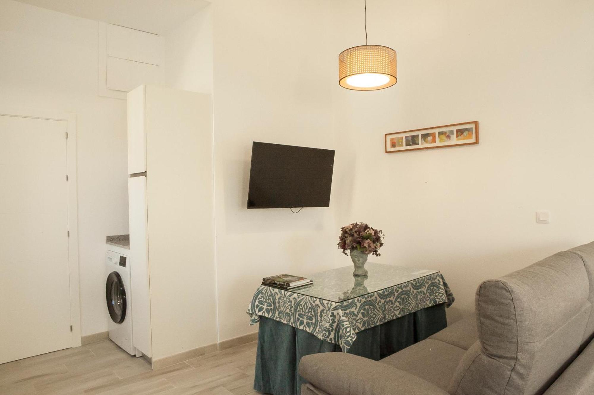 Apartamentos Rg Hospital Valme Севілья Екстер'єр фото
