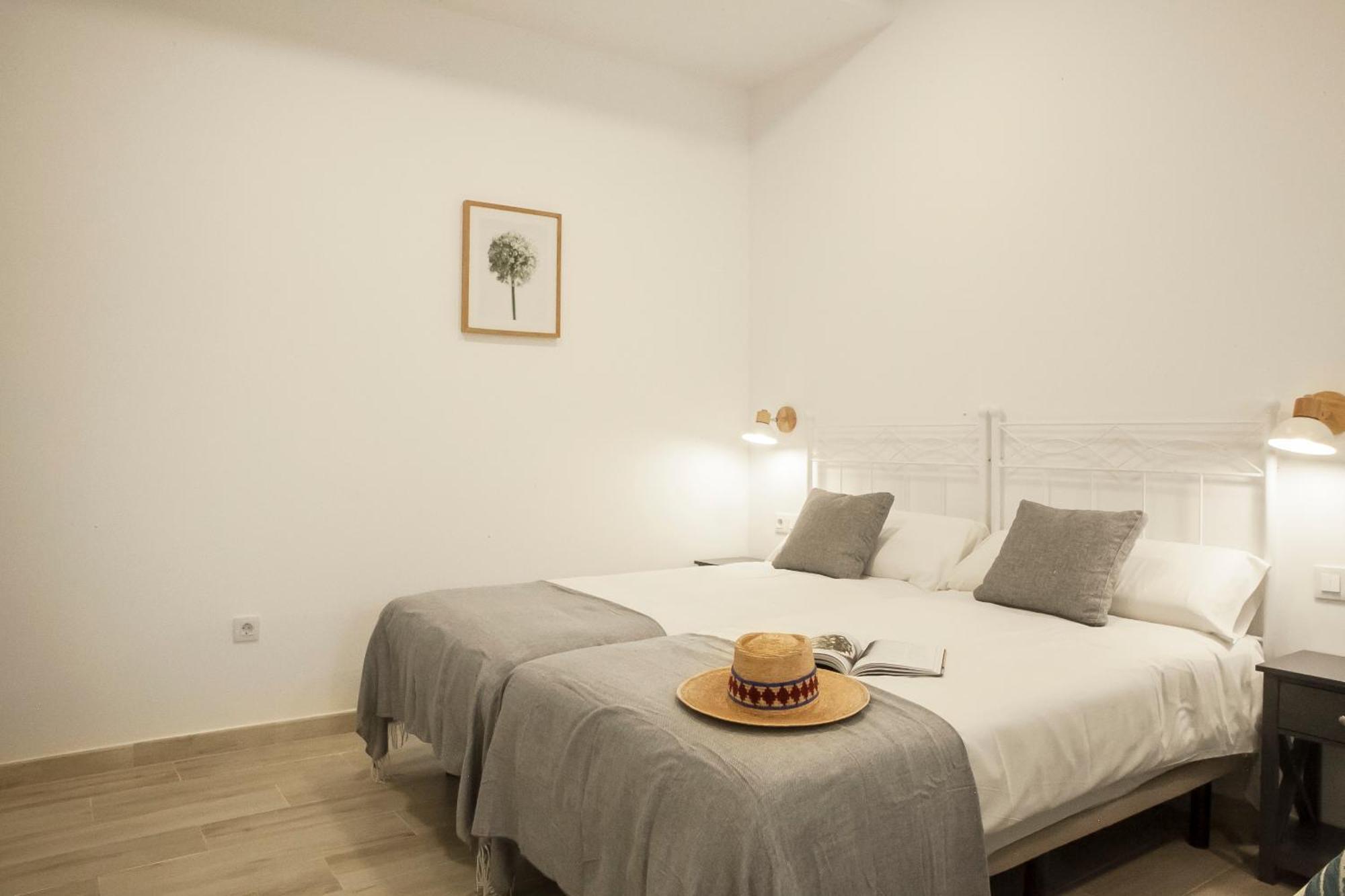 Apartamentos Rg Hospital Valme Севілья Екстер'єр фото