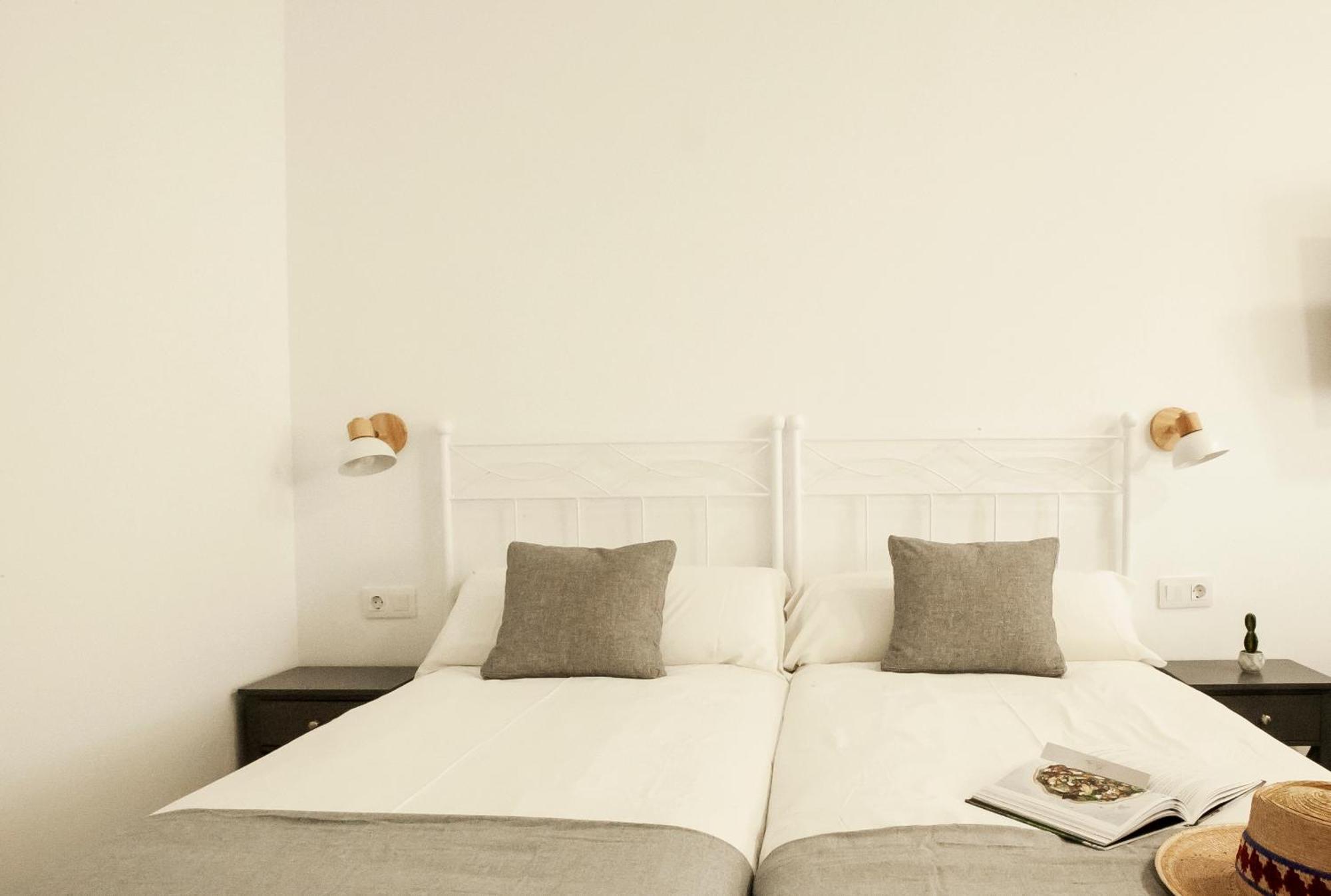 Apartamentos Rg Hospital Valme Севілья Екстер'єр фото