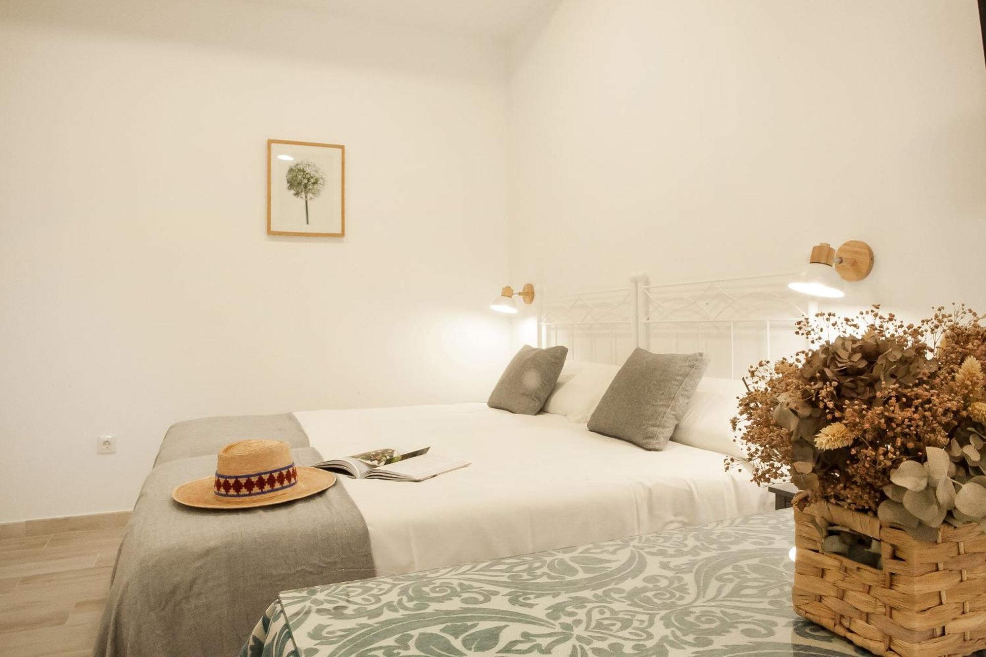 Apartamentos Rg Hospital Valme Севілья Екстер'єр фото