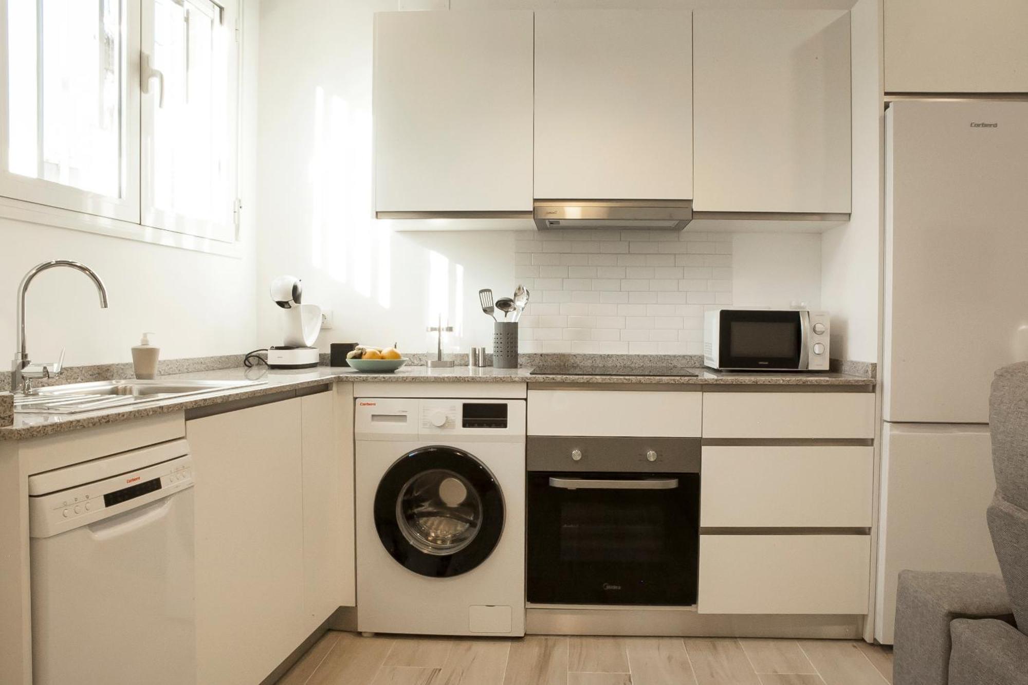 Apartamentos Rg Hospital Valme Севілья Екстер'єр фото