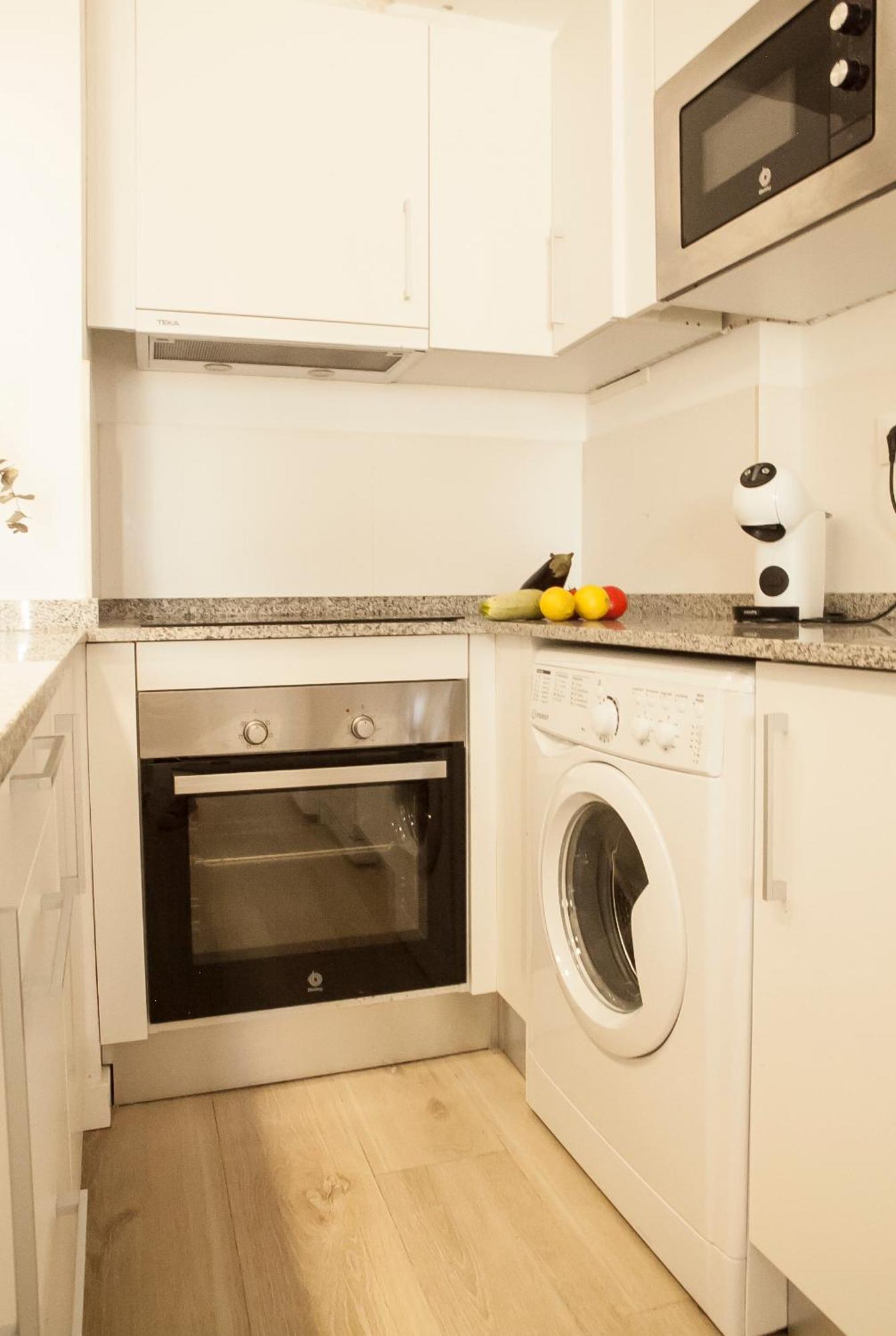 Apartamentos Rg Hospital Valme Севілья Екстер'єр фото