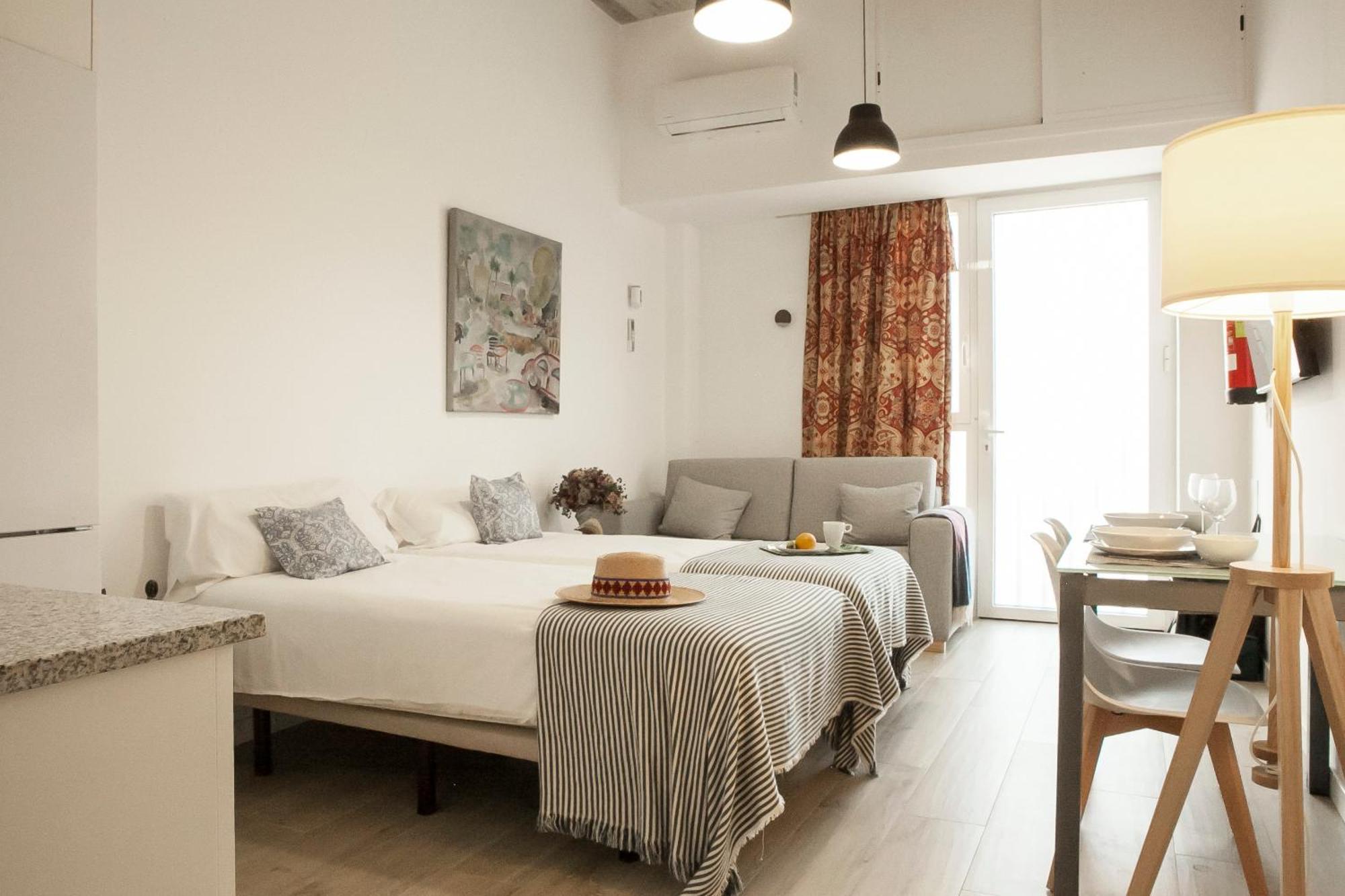 Apartamentos Rg Hospital Valme Севілья Екстер'єр фото