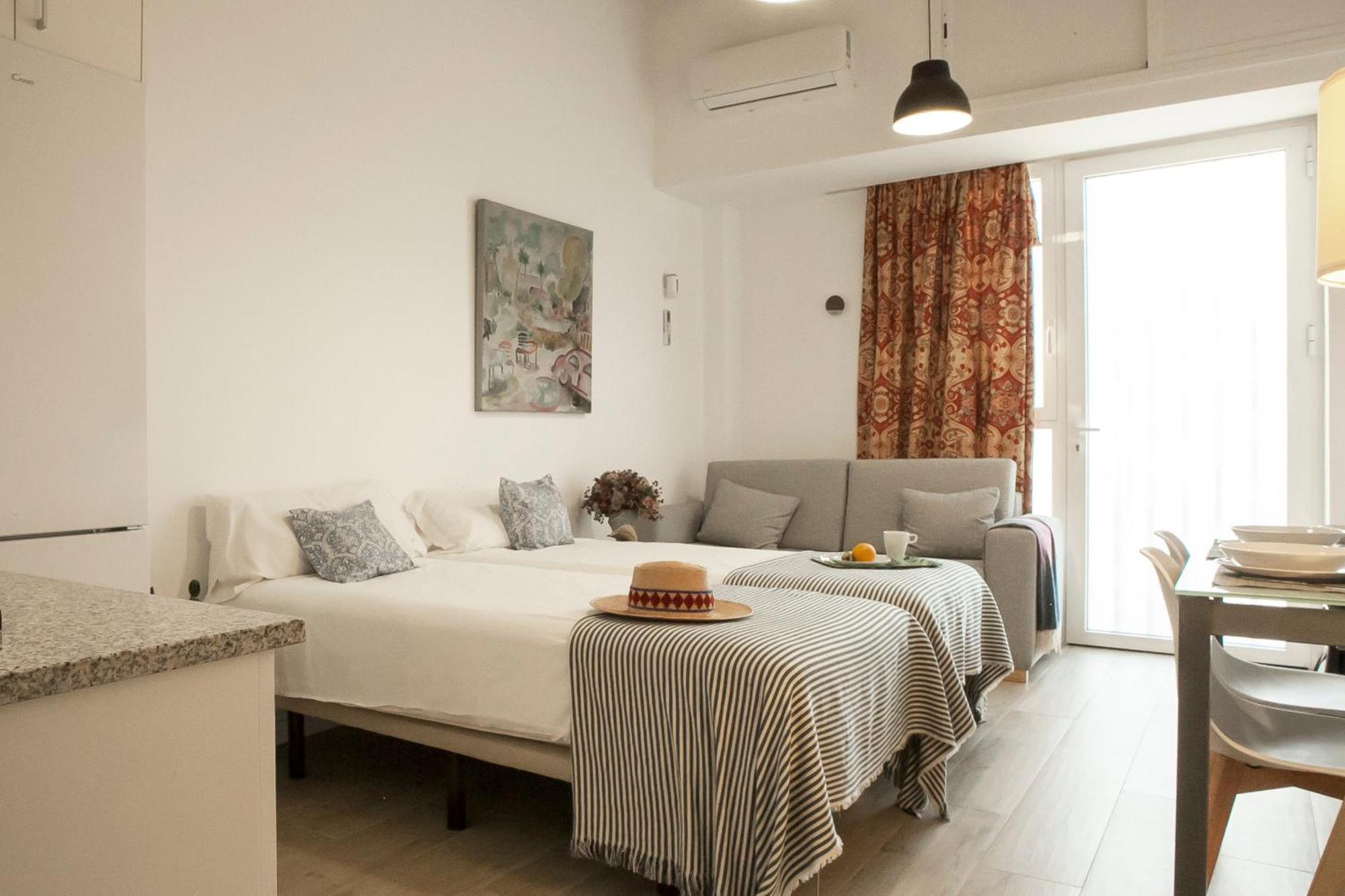 Apartamentos Rg Hospital Valme Севілья Екстер'єр фото
