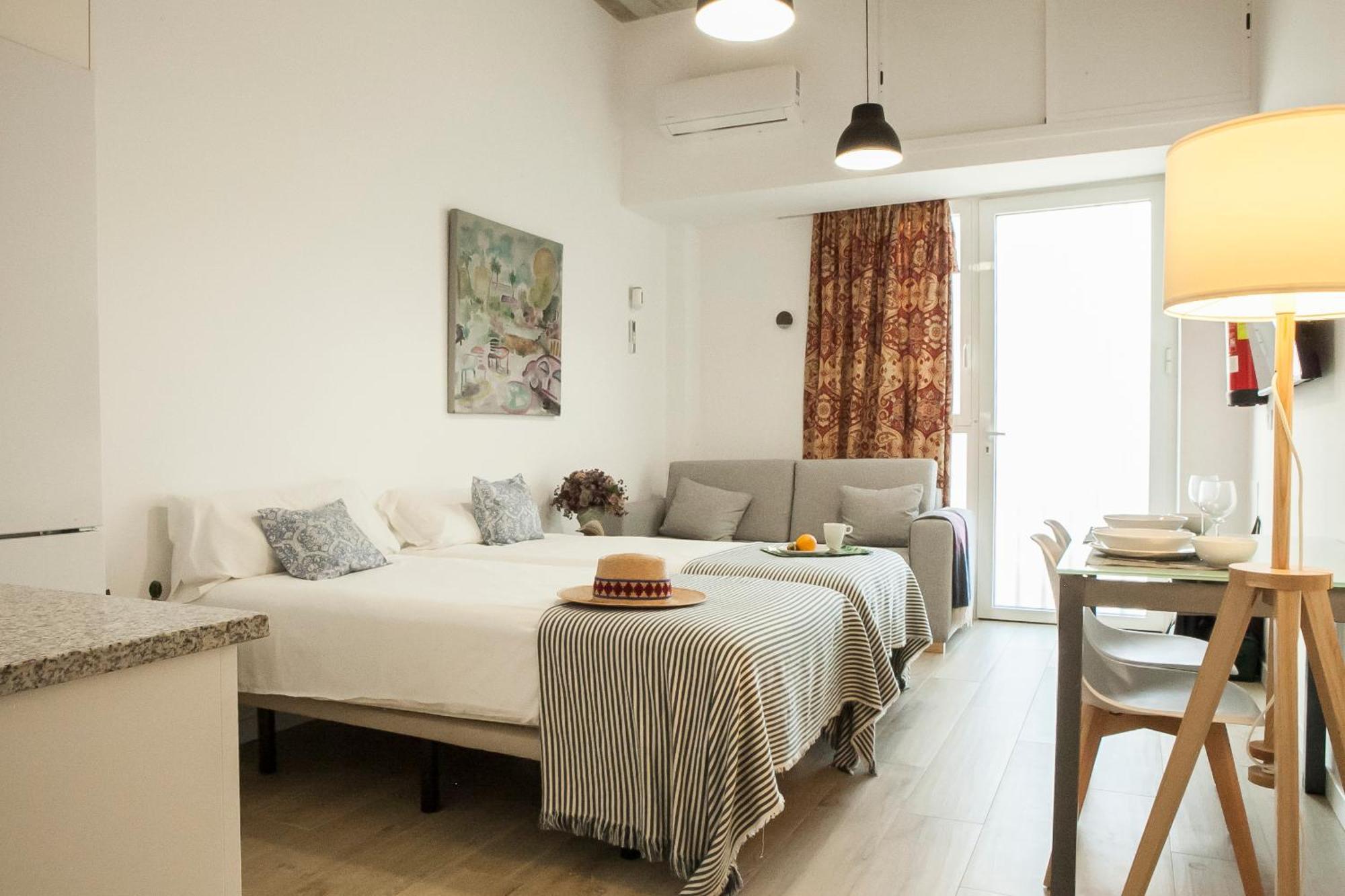 Apartamentos Rg Hospital Valme Севілья Екстер'єр фото